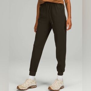 Lululemon Stretch High-Rise Jogger *Full Length. Olive Green. Size 4